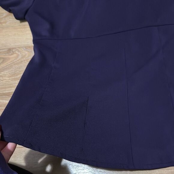 Women’s blue/purple short sleeved button up size medium - Picture 8 of 8